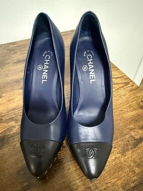 CHANEL Navy Leather Pumps with Black Cap Toe